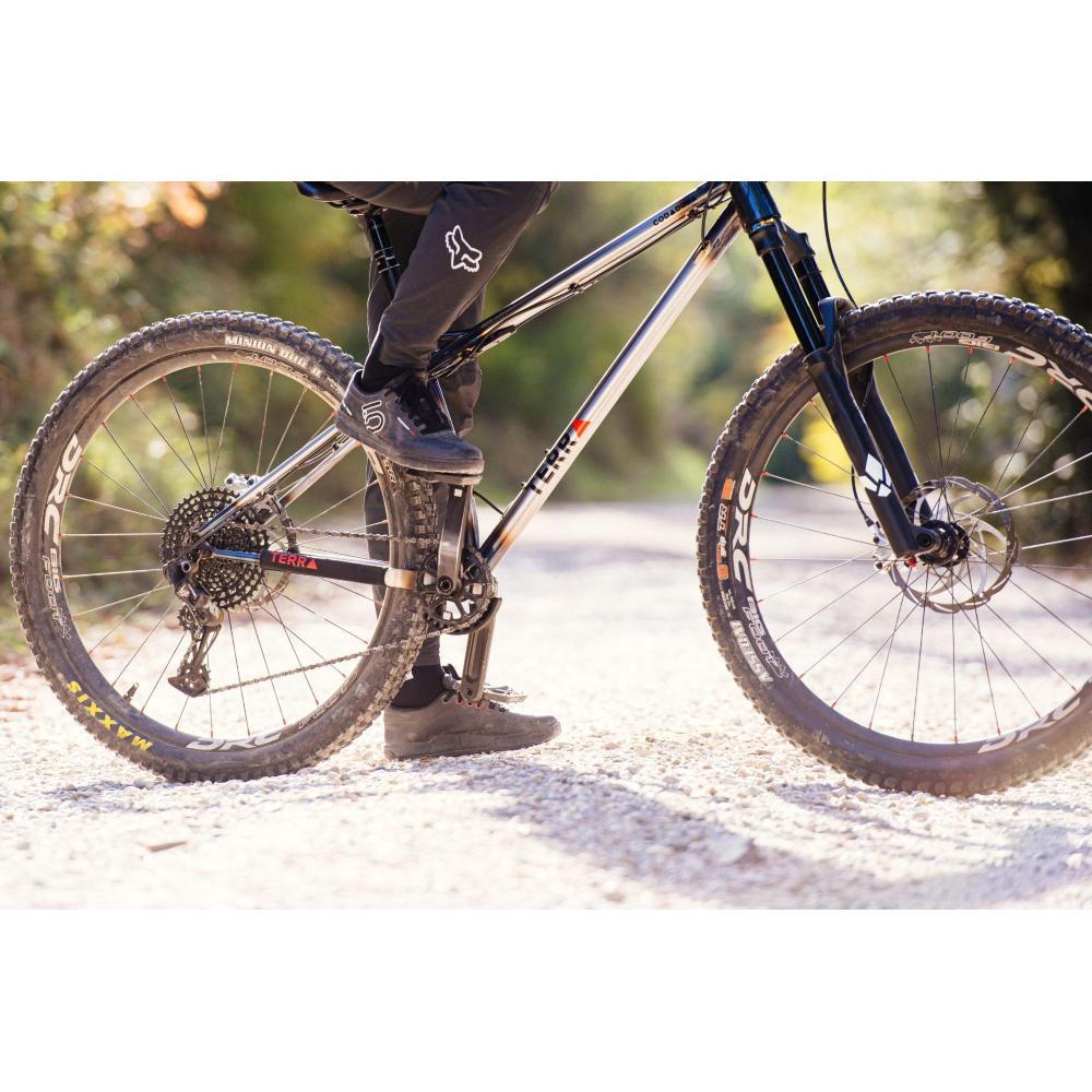 Acconto di PREVENDITA : Telaio Terra Bike Codadura Trail 2022 - taglia S/M + Omaggio (Attacco manubrio TERRA Emblema 40 Naturale)