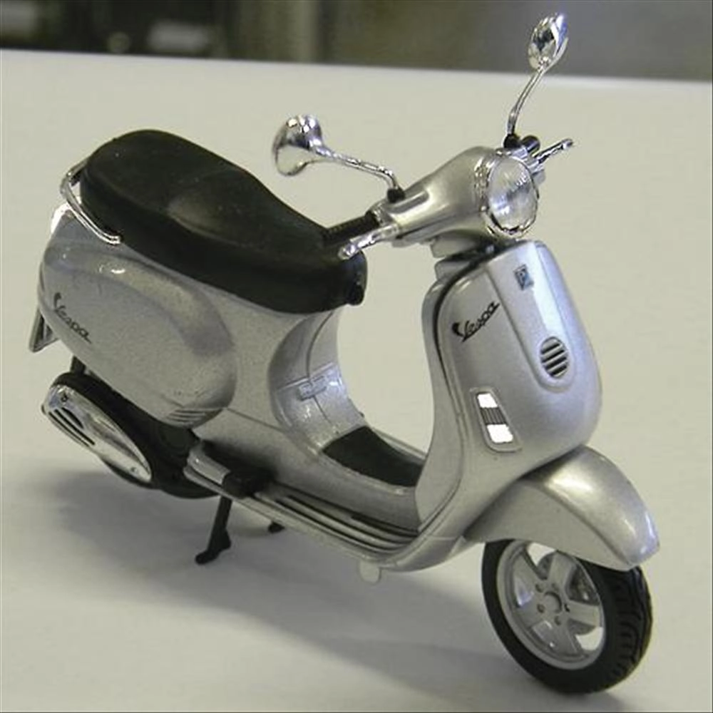 Modellino Piaggio Vespa LX 2005, scala 1:18